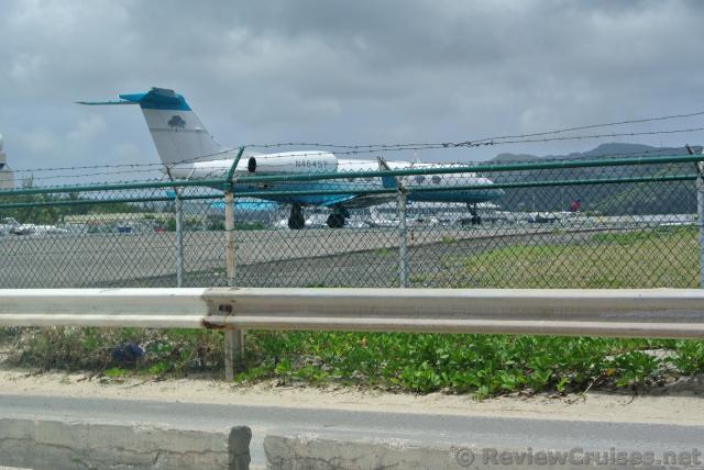 Airplane behind barbed wire fence of Princess Juliana International Airport viewed from Maho Beach.jpg
