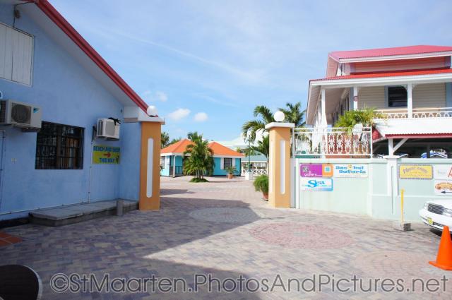 Entry area to St Maarten Philipsburg downtown.jpg