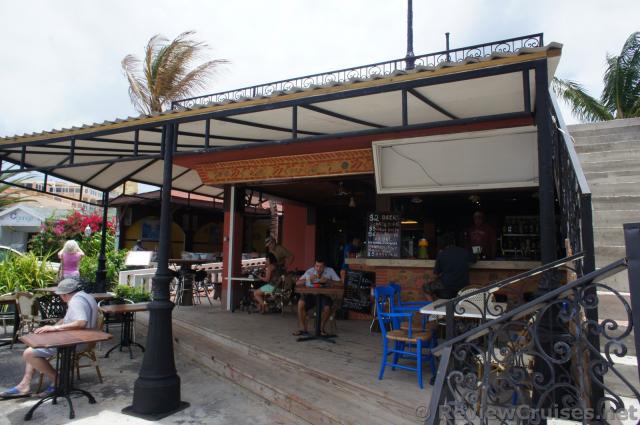 Momo's Place with $2 beers at Maho Beach.jpg
