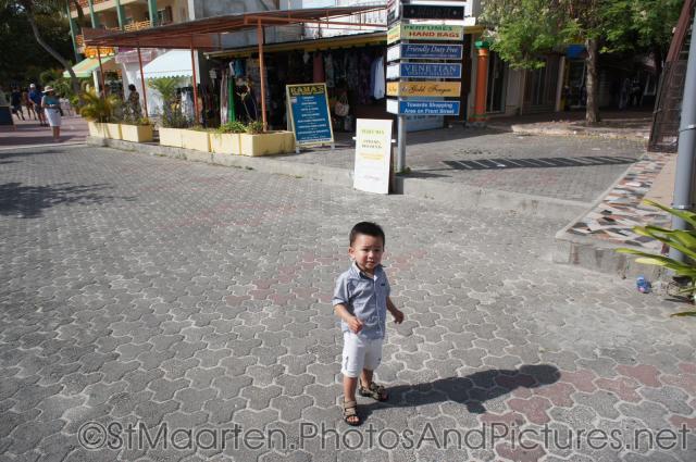 Darwin stands in downtown Philipsburg St Maarten.jpg