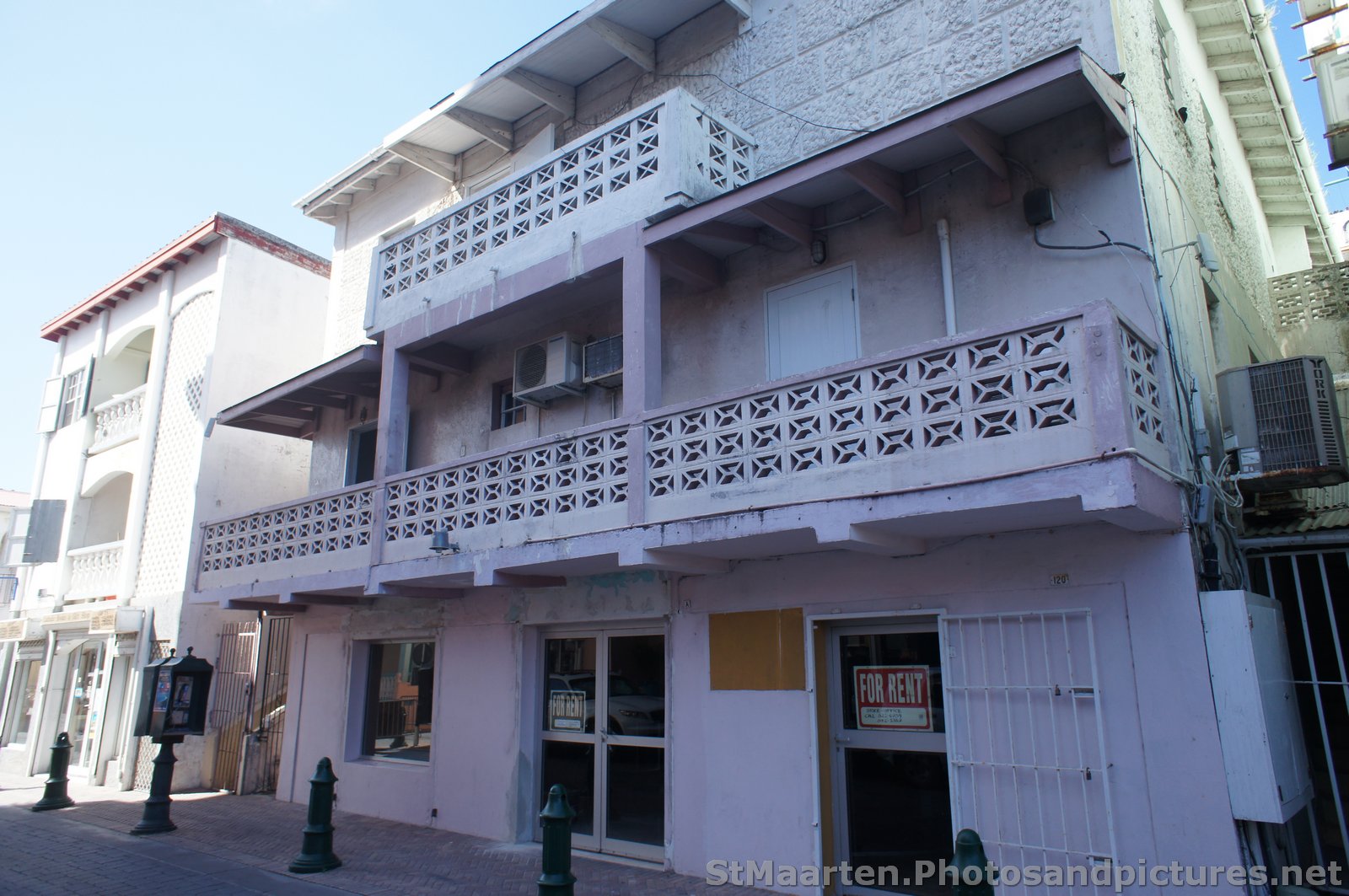 Housing for rent near Philipsburg St Maarten beach.jpg
