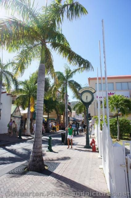 Clock on a pole in Philipsburg St Maarten.jpg
